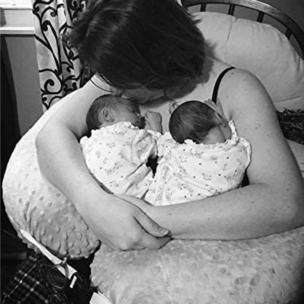Coussin d'Allaitement - TwinCuddle™ - Gris - Nos Bébés dAmour